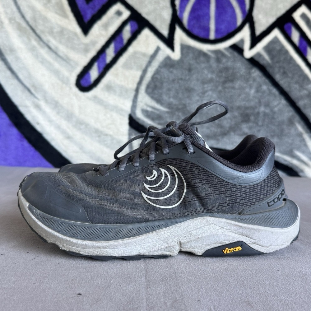 Size 9.5 - Topo Athletic Ultraventure 4 Shoes Mens Gray Trail Running Sneakers